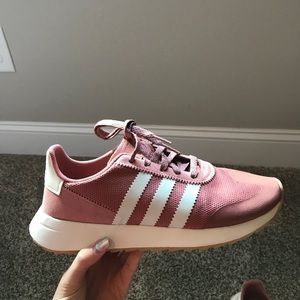 Adidas Sneakers